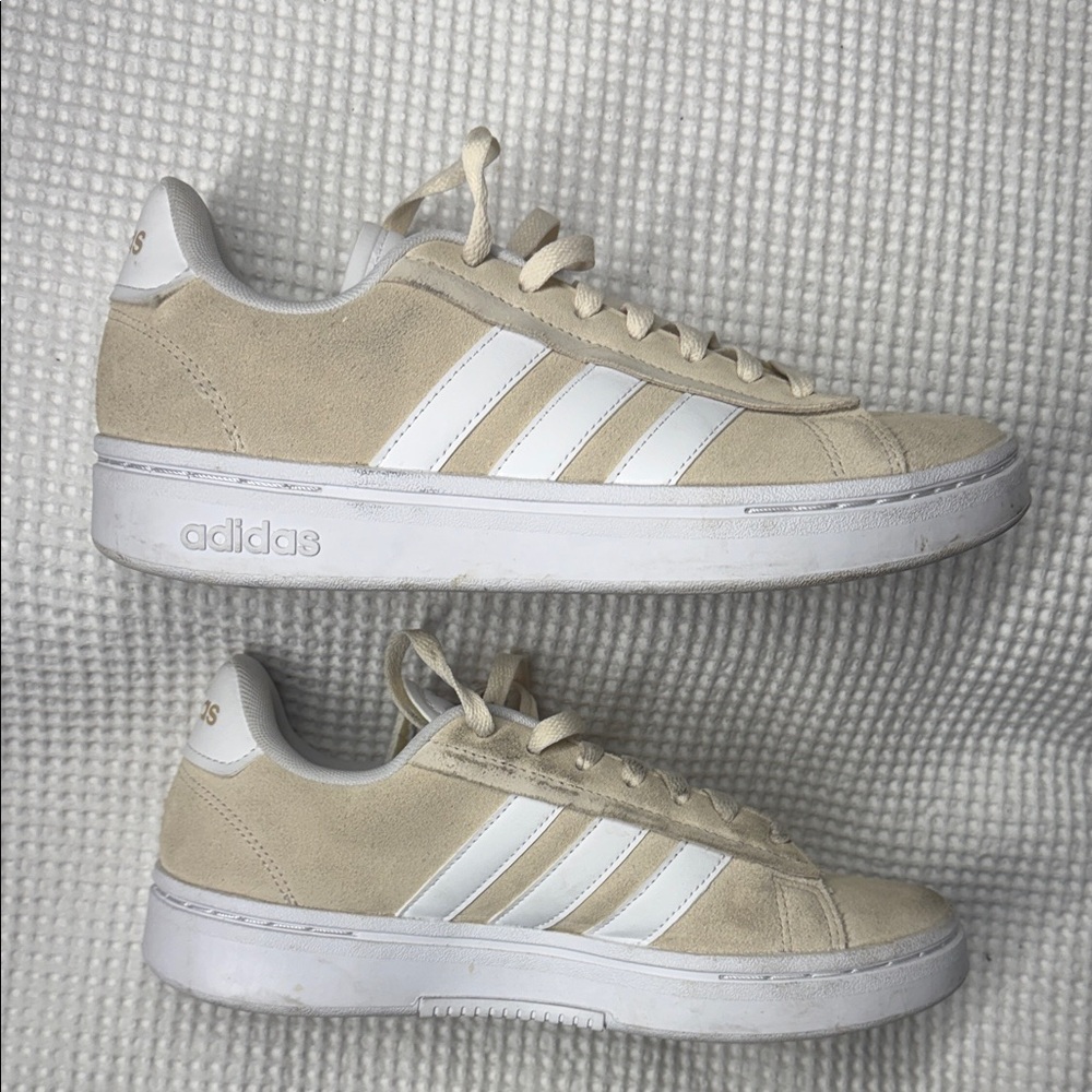 Adidas Cloud Form Advantage Cream and White Casual Sneakers - 8.5